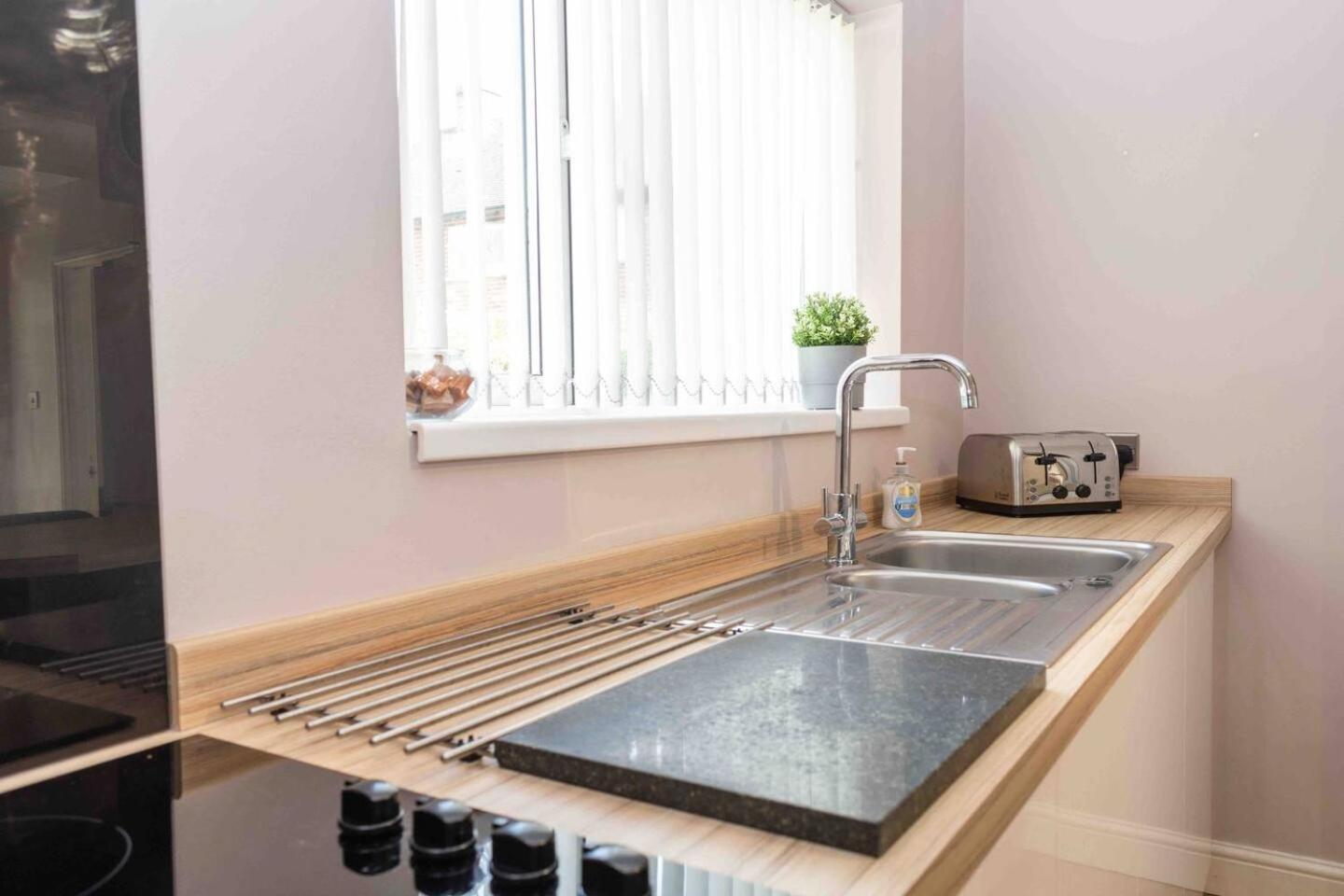 Comfortable And Convenient 3 Bedroom House With Parking Handsworth Zewnętrze zdjęcie