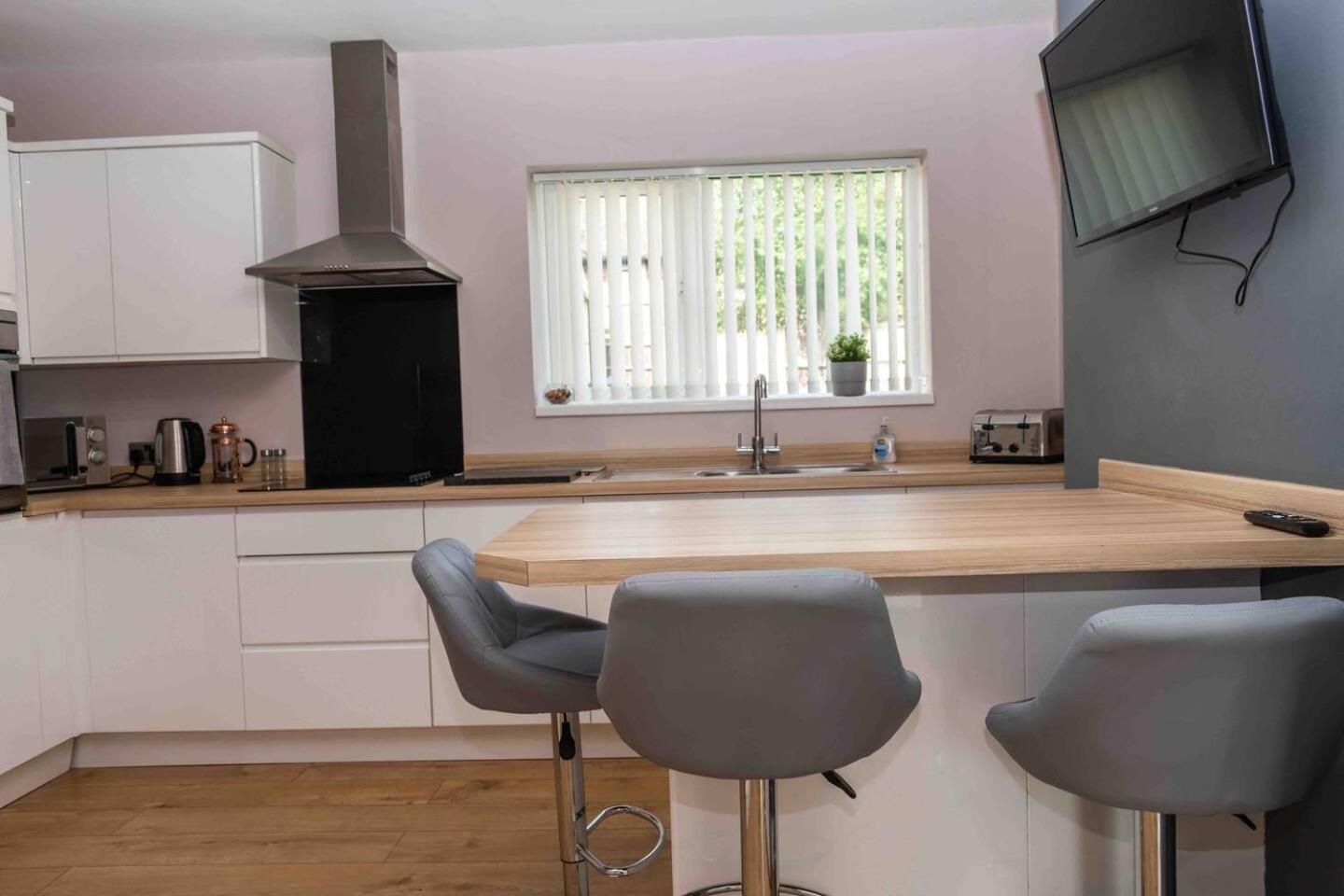 Comfortable And Convenient 3 Bedroom House With Parking Handsworth Zewnętrze zdjęcie